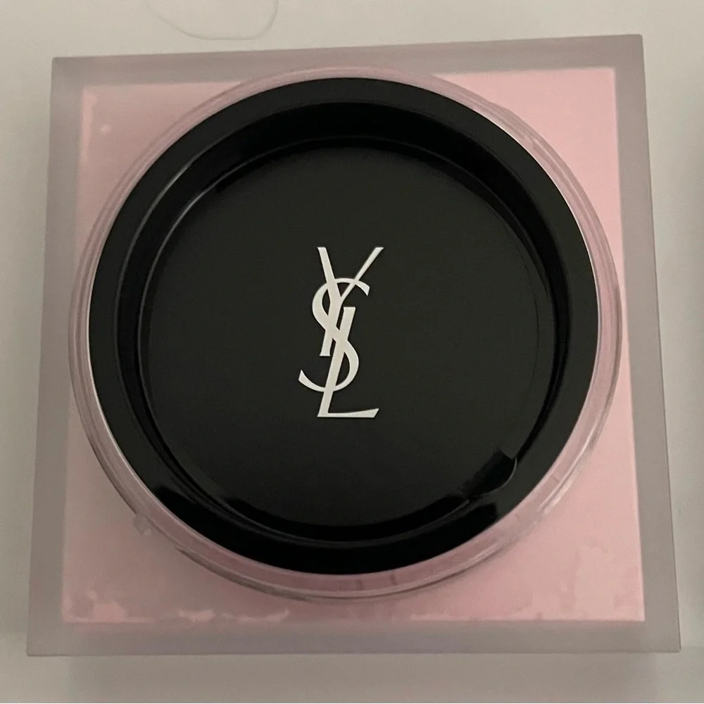 Yves Saint Laurent All Hours Hyper Blur Soft-Focus Loose Powder in “04-Lavender”